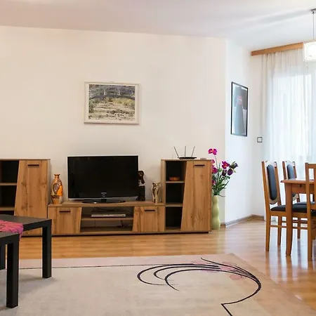 Apartamento Glorious - 2-bedroom Near Youth Hill By Flat Mаnager *